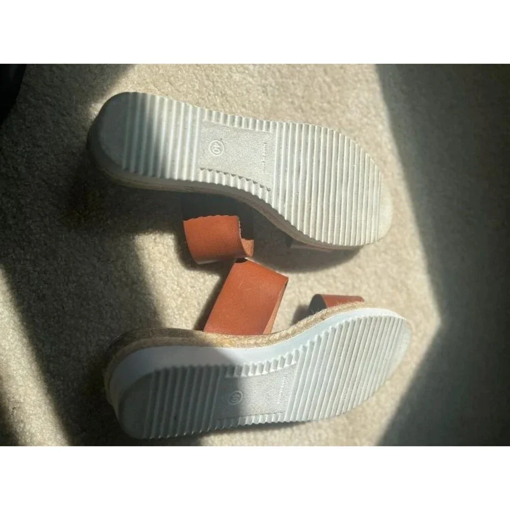 Bertuchi brown leather women sandals